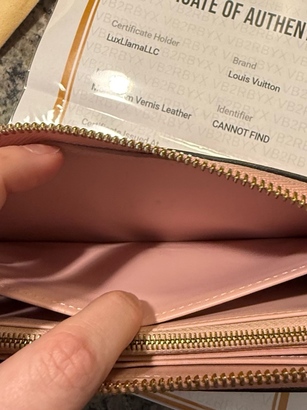 Louis Vuitton Valentine's Vernis
Monogram Limited Edition
Long Zippy Wallet - Picture 11 of 13